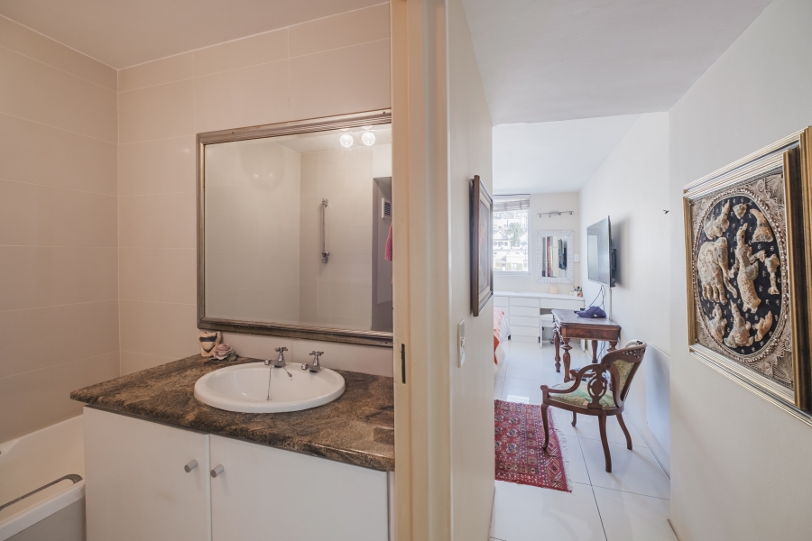 To Let 2 Bedroom Property for Rent in Three Anchor Bay Western Cape